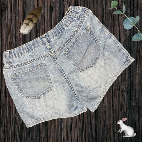 Place Patch/Embroidered Jean Shorts. Size 14 - Picture 2 of 4